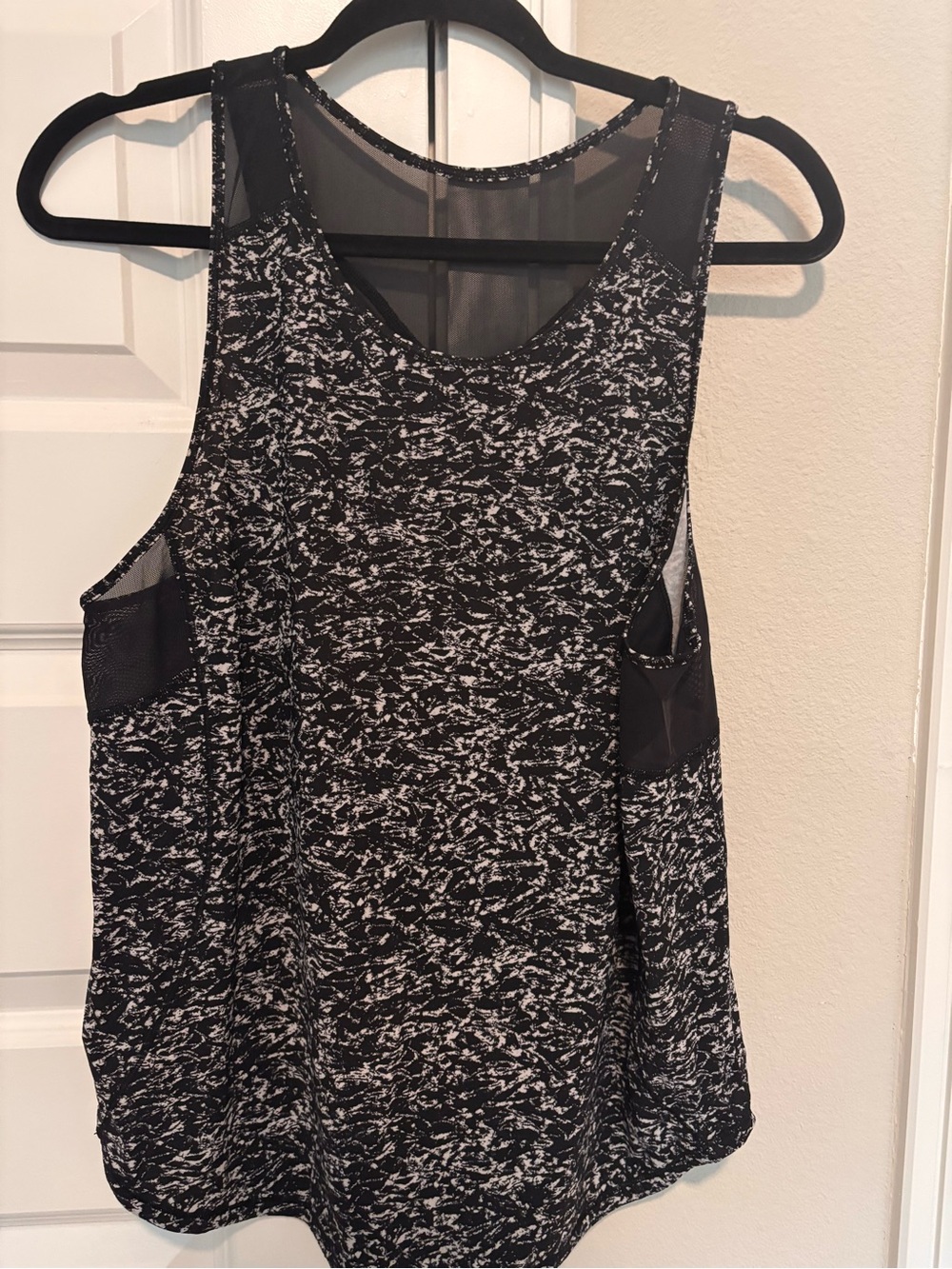 Lululemon Women’s Black & White Marble Mesh-Back Tank Top
